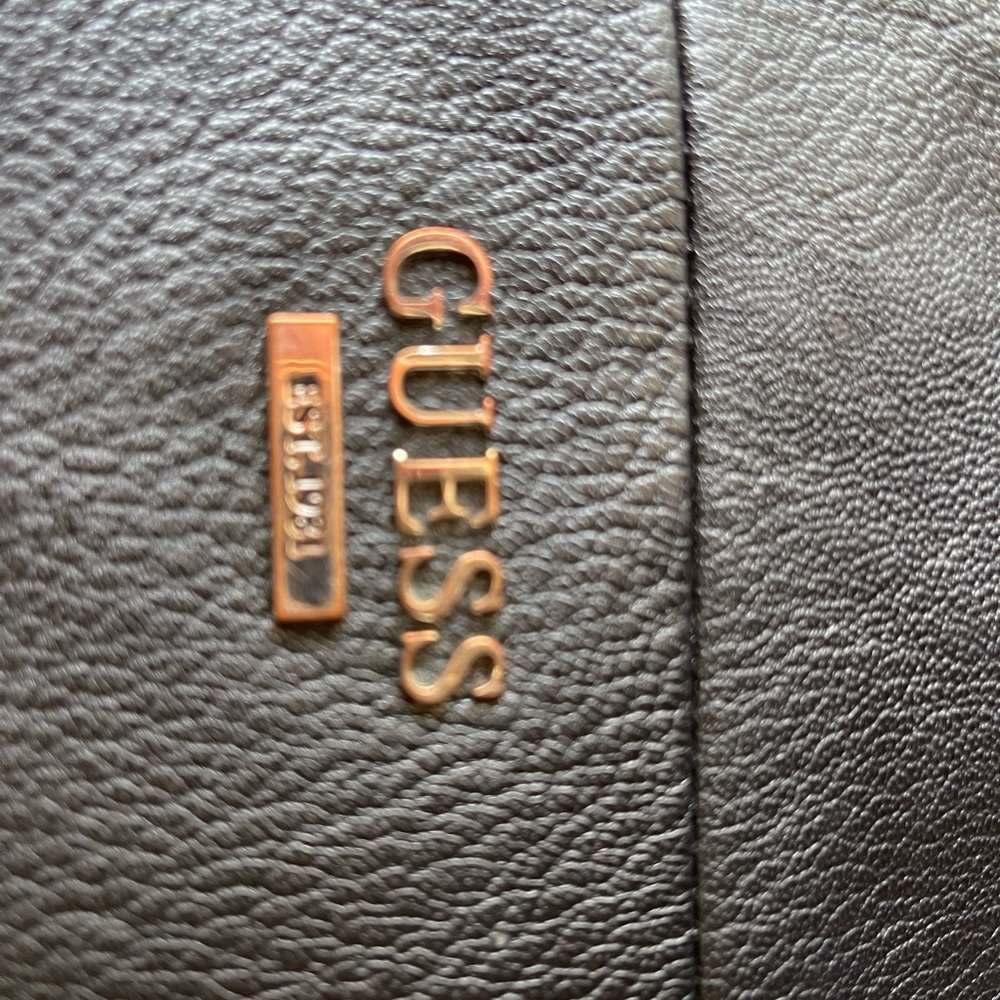 Black Guess used purse, good condition